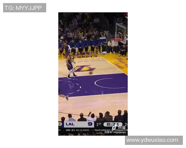 詹姆斯外线接球 突破急停三分命中 詹姆斯外线接球 突破急停三分命中